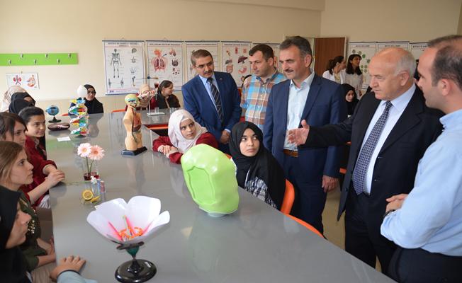 Gemlik Özdilek İmam Hatip'e Kütüphane ve Laboratuvar