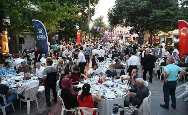 İftar bereketi Cumhuriyet Caddesi`nde yaşandı