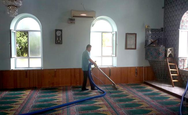 İnegöl'de Camilerin Temizliği Devam Ediyor