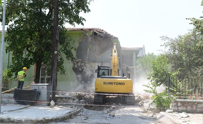İnegöl'de Eski Huzurevi Binasının Yıkımı Yapıldı