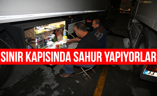 Tır kuyruğunda sahur yapıyorlar