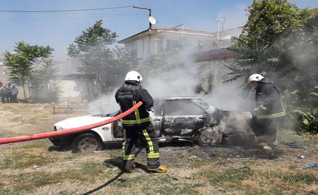 Bursa İznik'te Otomobil Yangını