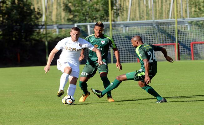 Bursaspor: 3 - Leeds United: 0