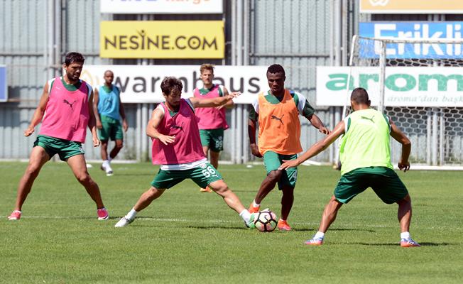 Bursaspor'da Titi ve Ekong antrenmana çıktı