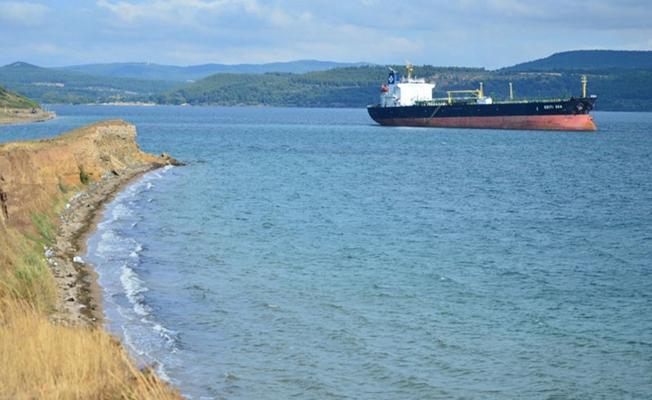 Çanakkale Boğazı'nda karaya oturan gemi kurtarıldı