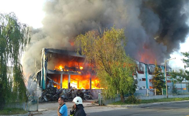 Çerkezköy Organize Sanayi Bölgesi'nde fabrika yangını
