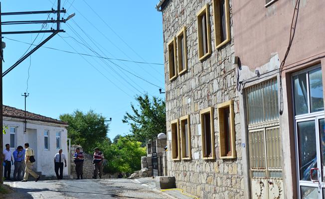 Kesmeye çalıştığı top mermisi patladı: 1 ölü