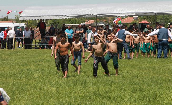 Kot pantolonlu minik pehlivanın kispet hayali