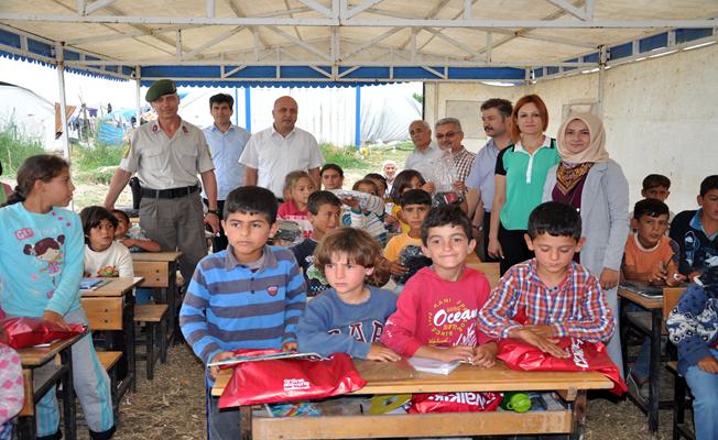 Mevsimlik İşçilerin Çocuklarına "Çadır Okul"