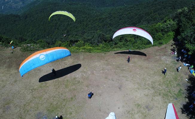 Yamaç paraşütçüleri Bursa'da buluştu