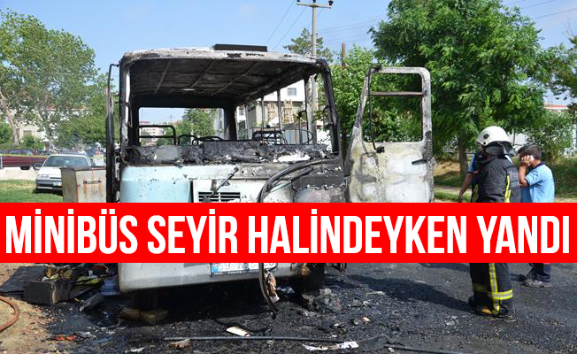 Yolcu minibüsü seyir halindeyken yandı