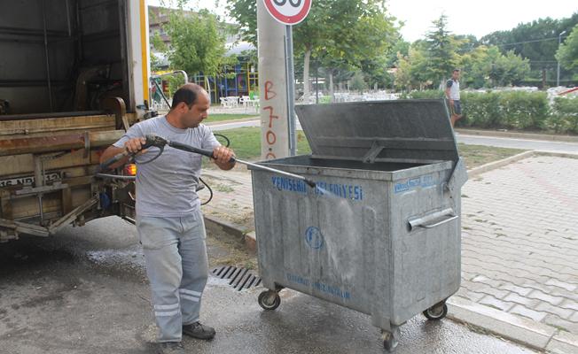 Bayram Öncesi Çöp Konteynırları Temizleniyor