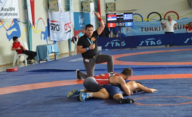 Balkan Güreş Şampiyonası İznik'te Başladı