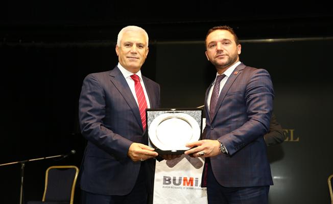 Başkan Mustafa Bozbey’e “Cumhuriyet Ödülü”