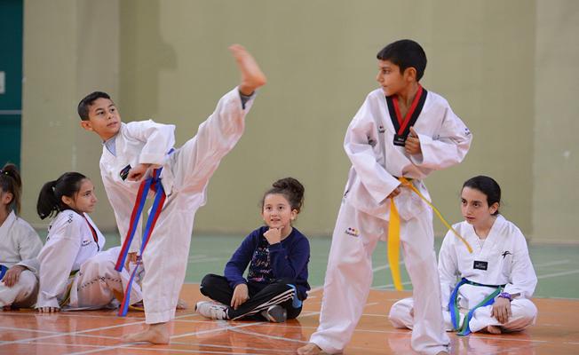 Yıldırım'lı çocuklar taekwondo öğreniyor