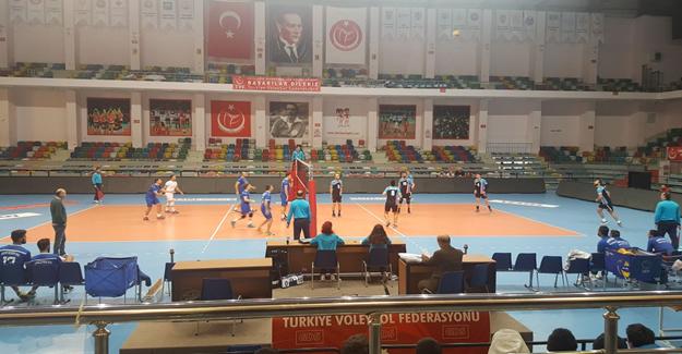 Karacabey Belediyespor Voleybol Takımı 2. Lig Yolunda Fırtına Gibi