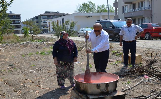 Başkan Sargın Salça Yaptı