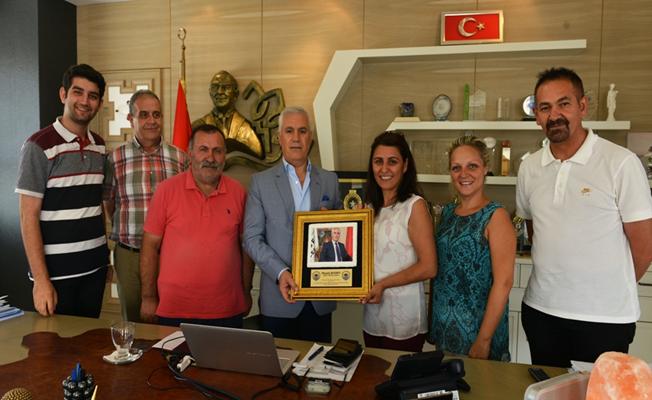 Bursa Kanser Derneği Bozbey’e Teşekkür Plaketi Verdi