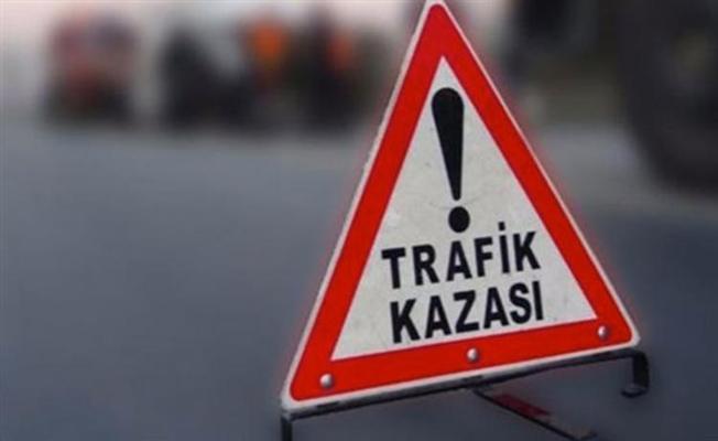 İzmir Menderes'te Kamyon Minibüse Çarptı: 16 Yaralı