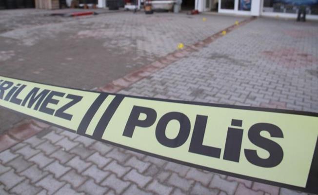 Bursa'da Çekirdek Yiyen Arkadaşını Silahla Vurdu!