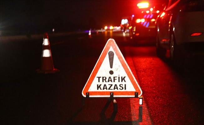 Bursa'da Otomobil Bariyerlere Saplandı