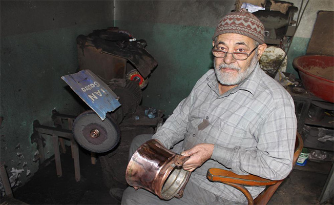81 Yaşındaki Usta Bursa'da Antika ve Bakır Eşyaları Tamir Ediyor