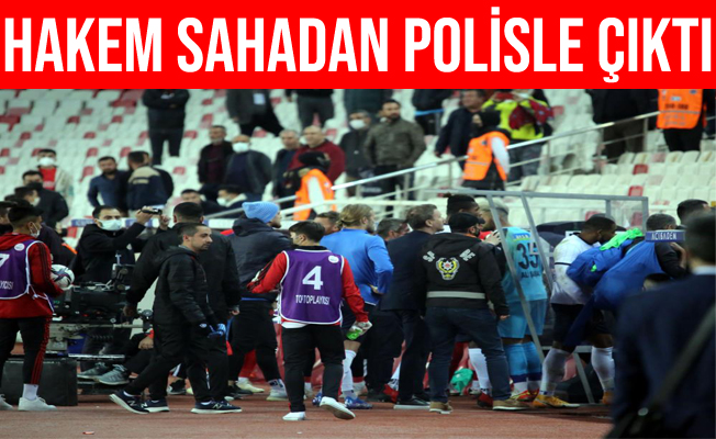 Hakem Bahattin Şimşek Sahadan Polisle Çıktı!