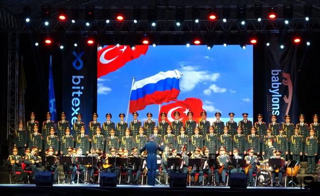 Haluk Levent ve Rus Kızılordu Korosu Bursa’da Konseri