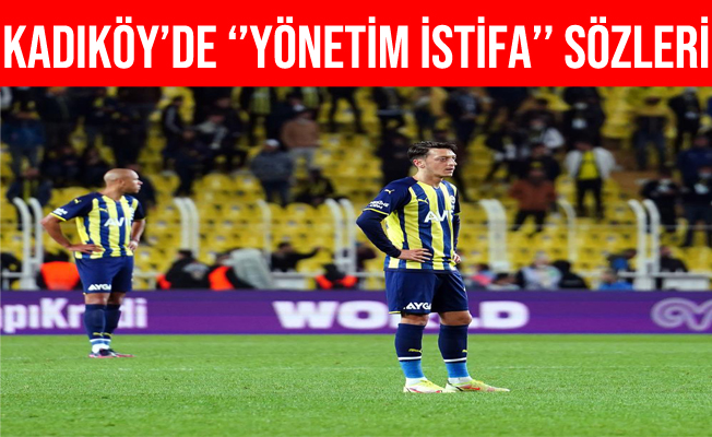 Kadıköy'de Tribünlerde 'Yönetim İstifa' Sesleri Yükseldi