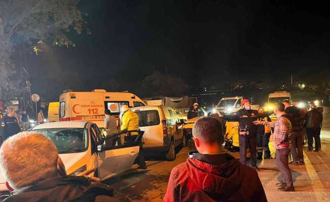 Arnavutköy’de 3 araç birbirine girdi: 4 yaralı