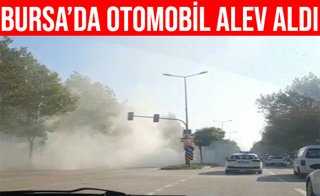 Bursa'da Kırmızı Işıkta Bekleyen Otomobil Alev Aldı