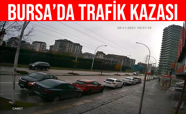 Bursa'da yağmurla gelen kaza kameraya yansıdı