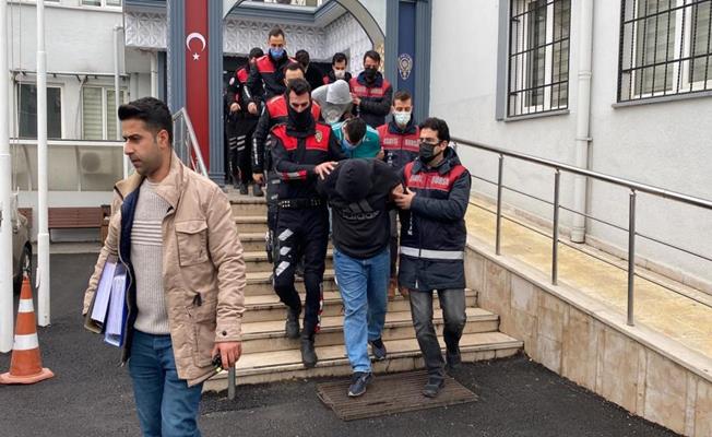 Bursa'da yakalanan hırsızlık çetesi adliyeye sevk edildi