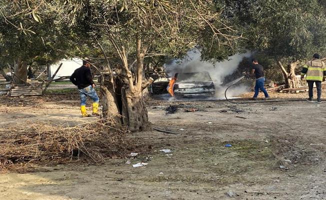 Çanakkale'de park halindeki otomobil yandı
