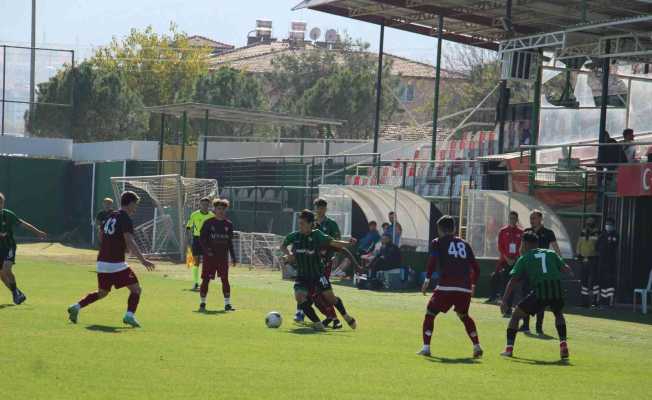 Genç horozlar Bandırmayı da 3’ledi