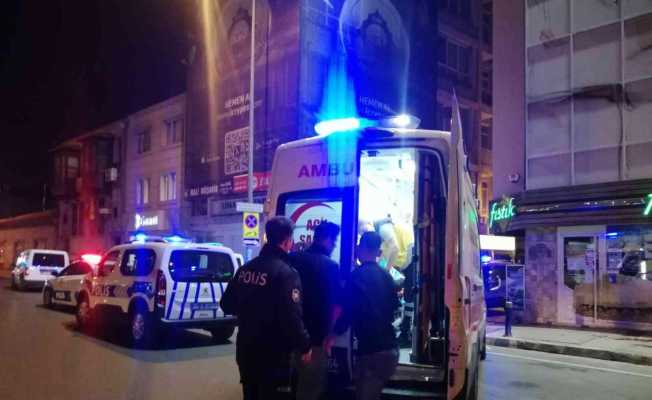 İzmir’de bıçaklı kavga: 1’i ağır, 2 yaralı