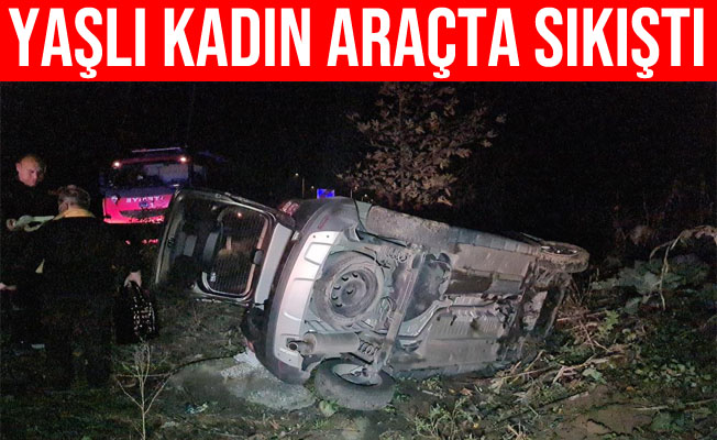 Kanala devrilen otomobilde sıkışan kadını itfaiye kurtardı