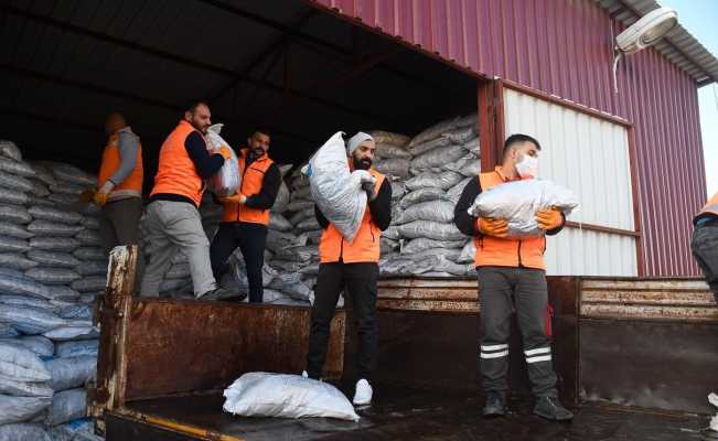 Kuşadası Belediyesi’nden 2 bin 500 aileye  yakacak yardımı