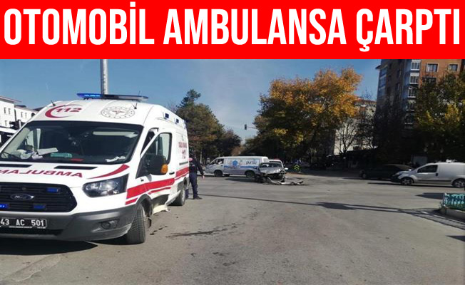 Kütahya'da Otomobil Ambulansa Çarptı: 4 Yaralı