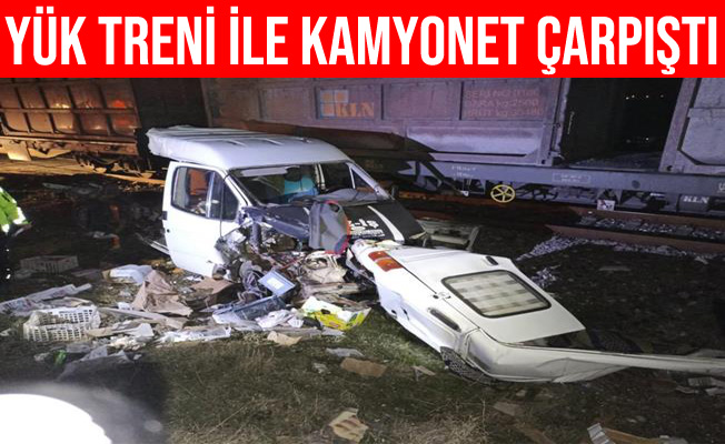 Manisa Salihli'de Yük Treni İle Kamyonet Çarpıştı: 1 Yaralı