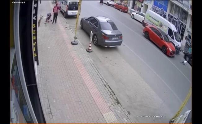 Bursa'da yola fırlayan çocuk otomobilin altında kaldı
