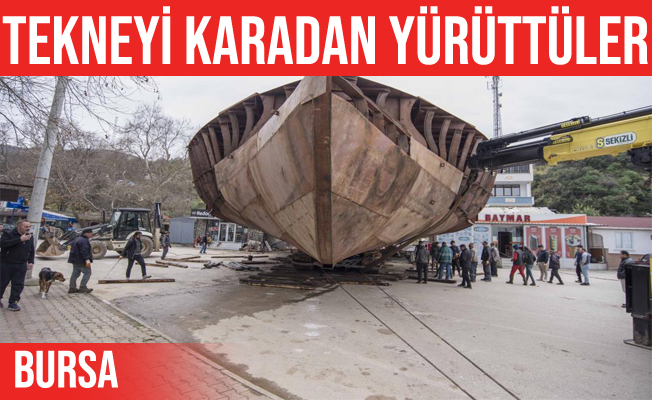 Bursa'da devasa tekneyi karadan yürüttüler
