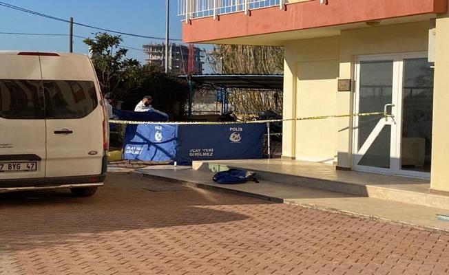 Antalya'da evinin balkonundan düşen öğretmen öldü