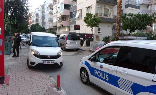 Antalya Muratpaşa'da bir genç 4. kattan atladı