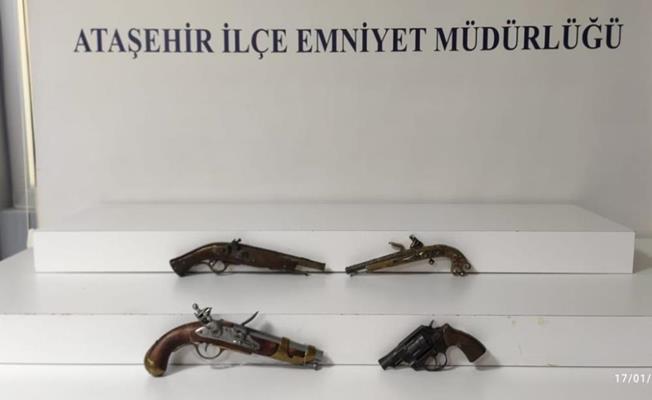 Ataşehir’de antika silah deposuna baskın