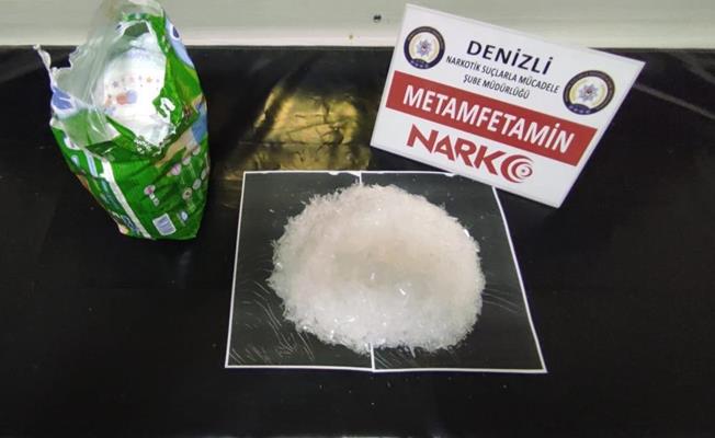 Bebek bezinden 1 kilogram uyuşturucu çıktı