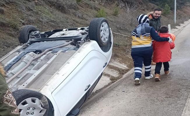 Bilecik’te kontrolden çıkan otomobil takla attı