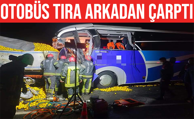Denizli'de yolcu otobüsü limon yüklü tıra arkadan çarptı