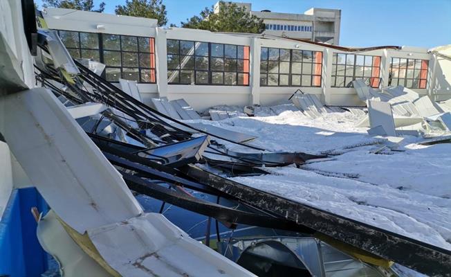 Kahramanmaraş’ta okulun spor salonu çöktü
