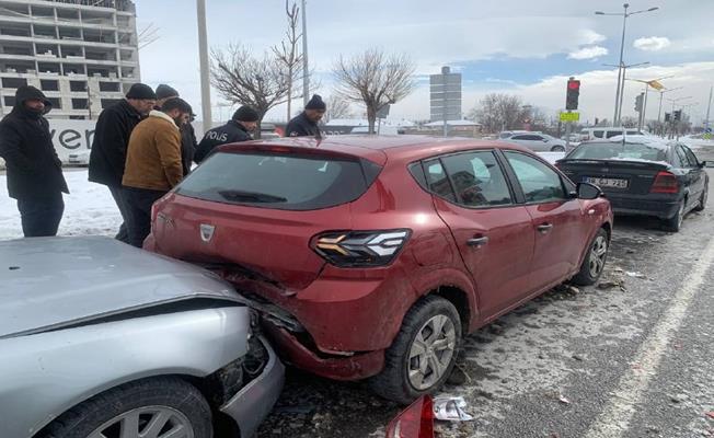 Kayseri’de zincirleme kaza: 2 yaralı